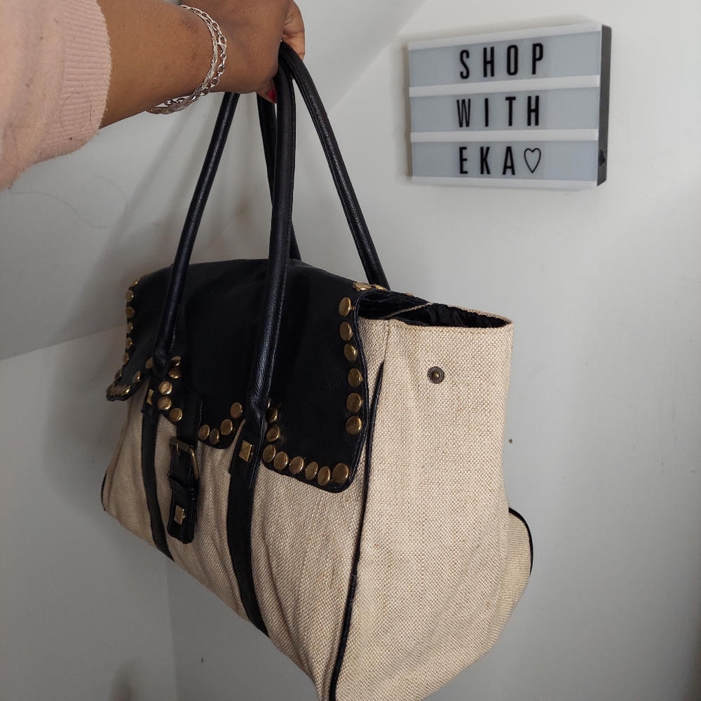 Used cream and black handbag with gold detailing - Picture 4 of 8